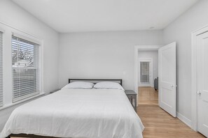 3 bedrooms, desk, iron/ironing board, free WiFi