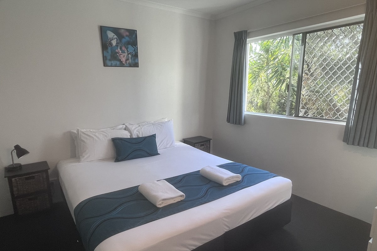 2 slaapkamers, een strijkplank/strijkijzer, gratis wifi, beddengoed