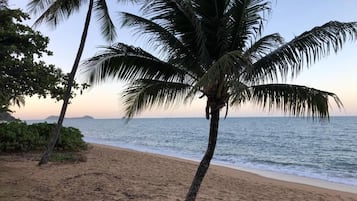 Beach nearby, white sand, beach towels, 3 beach bars