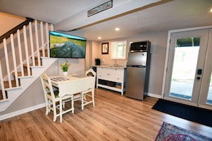 Dining - Kayaks - Firepit - Dock - Fishing & more! (Lindstrom)