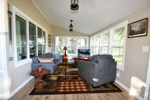 Télévision, cheminée