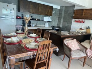 Full-sized fridge, microwave, toaster, rice cooker - Desfrute dessa maravilha. (Angra dos Reis)