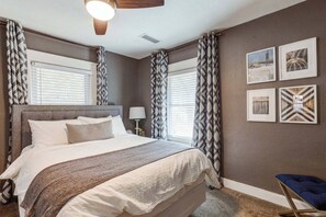 2 makuuhuonetta, silitysrauta/-lauta, vauvan matkasänky, ilmainen Wi-Fi