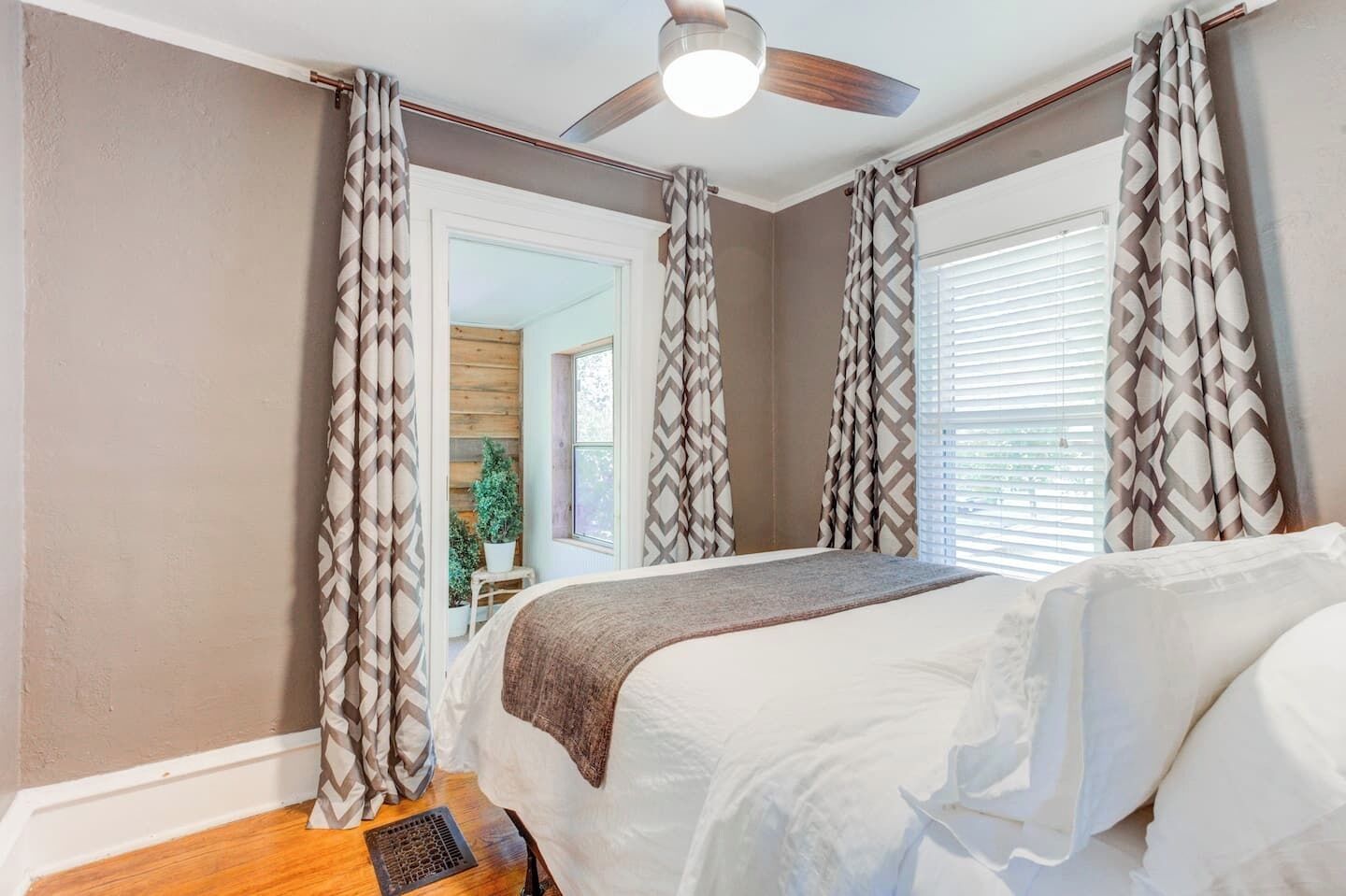 2 bedrooms, iron/ironing board, travel crib, free WiFi