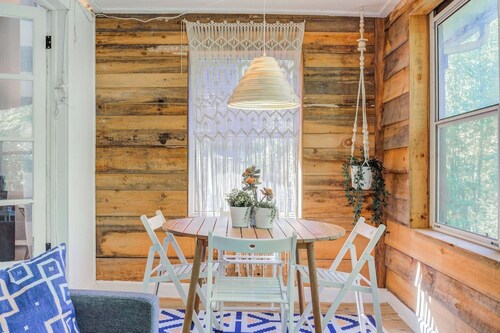 2-Bedroom Near the Plaza & Scenic Park 14