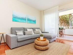 TV - Lovely apartment for 4 people with pool, WIFI, TV and terrace (Torroella De Montgrí)