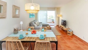 Interior - Lovely apartment for 4 people with WIFI, pool, TV and terrace (Torroella De Montgrí)