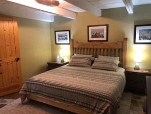 3 chambres, bureau, fer et planche à repasser, lit parapluie