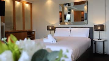 Iron/ironing board, WiFi, bed sheets