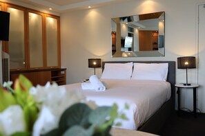 Iron/ironing board, WiFi, bed sheets