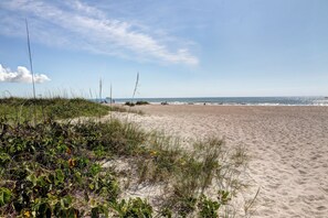 海灘、躺椅、沙灘巾