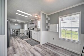 Fridge, microwave, stovetop, dishwasher