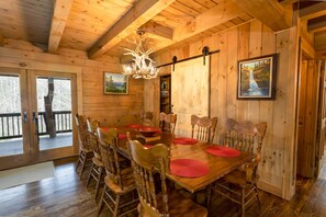 Dining - Authentic Log Cabin in Convenient Location (Banner Elk)