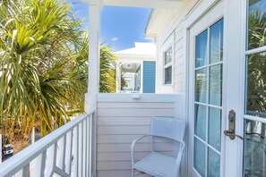 Unclassified image, 4 of 36, button