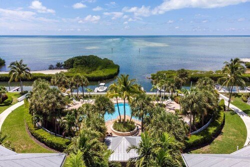 Islamorada house with best location. Lic # 24-0055