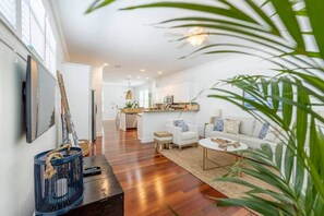 Unclassified image, 2 of 36, button