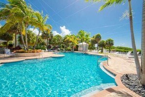 Piscine extérieure, piscine chauffée