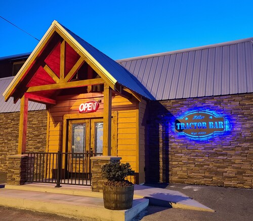 Location, Location: Near New River Gorge and Summersville Lake