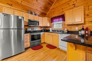 冰箱、微波炉、烤箱、炉灶