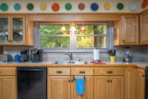 Fridge, microwave, oven, stovetop - Sunset Ranch over Crab Creek (Penrose)