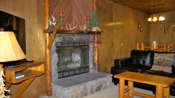 Family Suite, 1 Bedroom, Garden View | WiFi, bed sheets