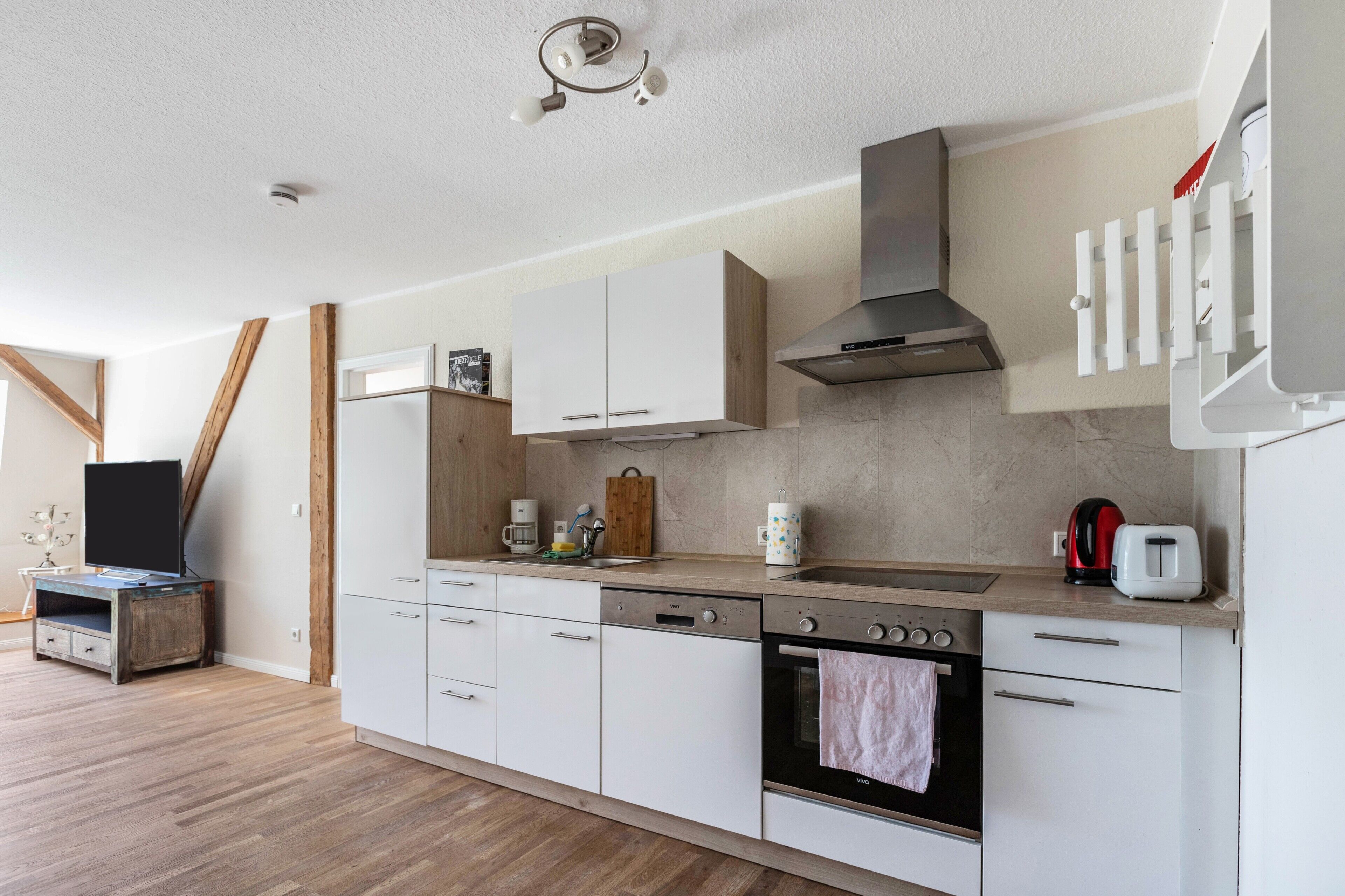 Fridge, oven, stovetop, dishwasher