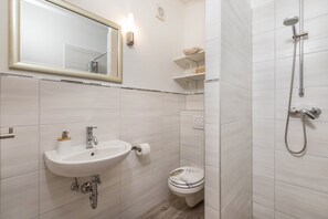 Ducha, secador de pelo, toallas