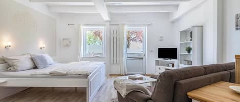 1 bedroom, free WiFi, bed sheets