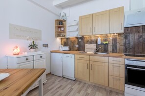 Refrigerador, horno, parrilla de estufa y lavavajillas 