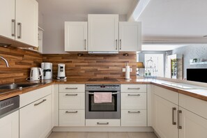 Réfrigérateur, four, plaque de cuisson, lave-vaisselle