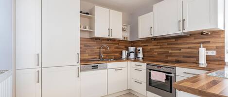 Réfrigérateur, four, plaque de cuisson, lave-vaisselle