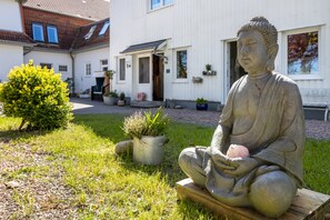 Exterior detail - Haevn by the Sea – Flower of Life Holiday Apartment (Reußenköge)