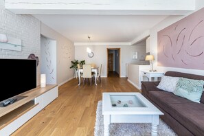 TV - Haevn by the Sea – Flower of Life Holiday Apartment (Reußenköge)