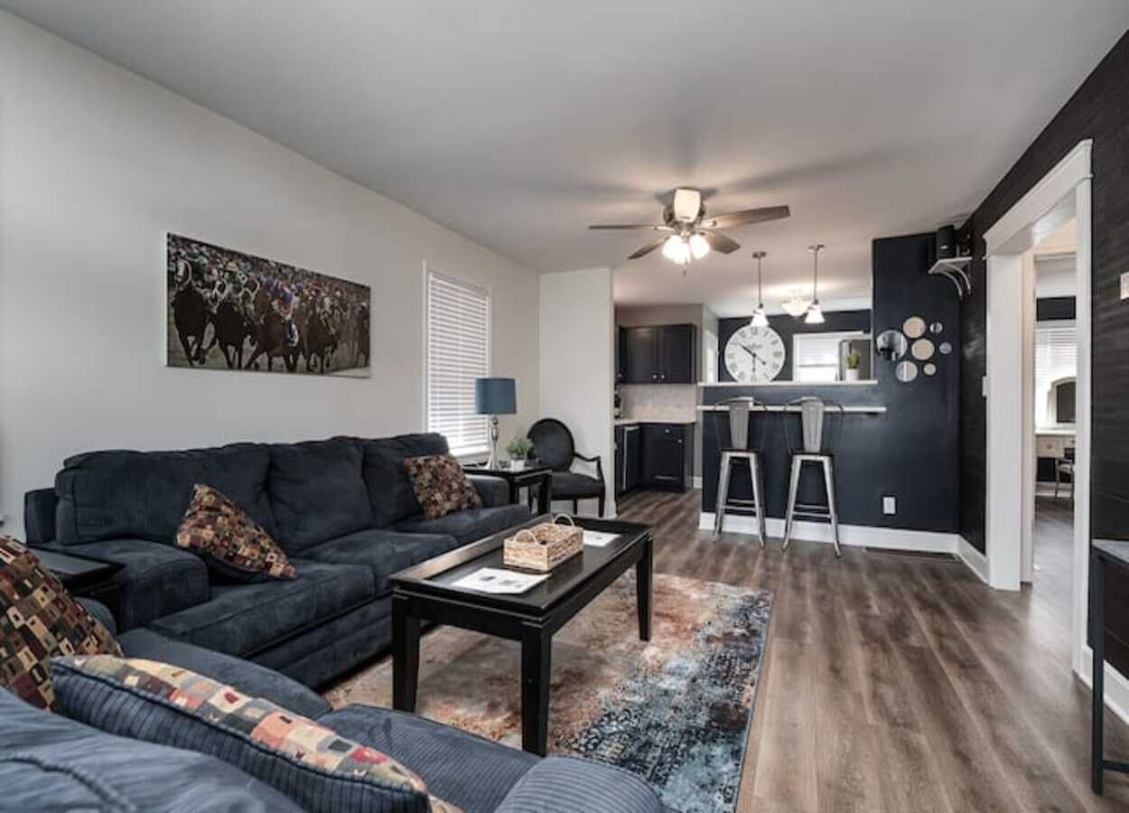 Downtown Retreat! **5 minutes from Louisville KY**