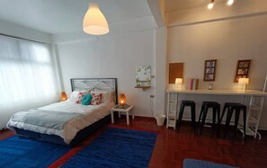 6 bedrooms, WiFi - Big Groups Heaven in Central Location (phra khanang)