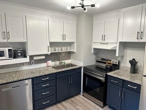 Frigorífic, microones, forn i placa de cuina 