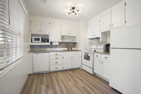 Frigorífic, microones, forn i placa de cuina