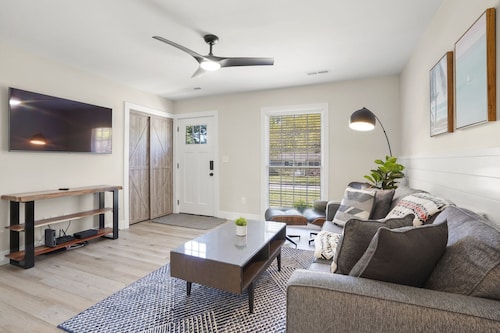 Modern Coastal Retreat - Walk to Dinner - Bike to Beach & Shem Creek