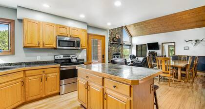Multi-level house in secluded location near Deadwood w/private hot tub & WiFi