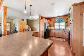 Fridge, microwave, oven, stovetop - 3-story home with private hot tub, wood fireplace, gas grill, and washer/dryer (Sturgis)