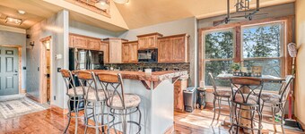 Woodland lodge 1/4 mile from Terry Peak with private hot tub, firepit, fireplace