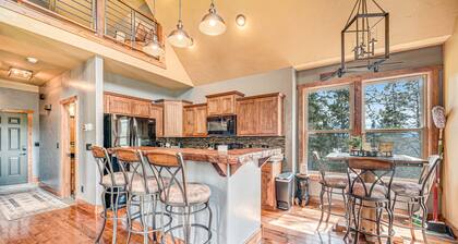 Woodland lodge 1/4 mile from Terry Peak with private hot tub, firepit, fireplace