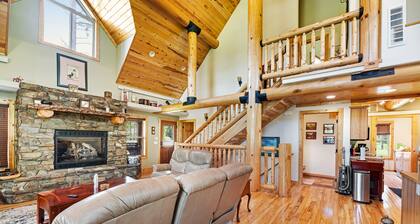 Log cabin with private hot tub, fireplaces, decks & game room - near golf course