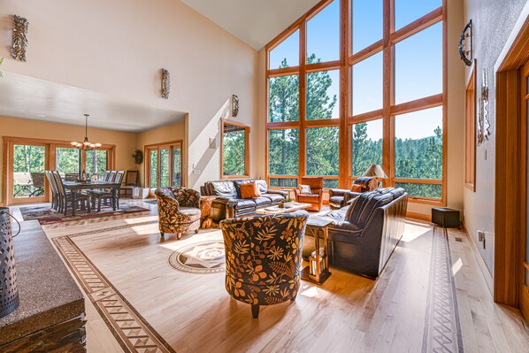 Televisión y chimenea 