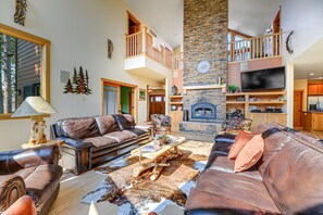 Televisión y chimenea 