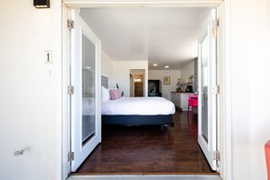 1 bedroom, iron/ironing board, WiFi, bed sheets - C1- Desert Living - Perfect View  (Desert Hot Springs)