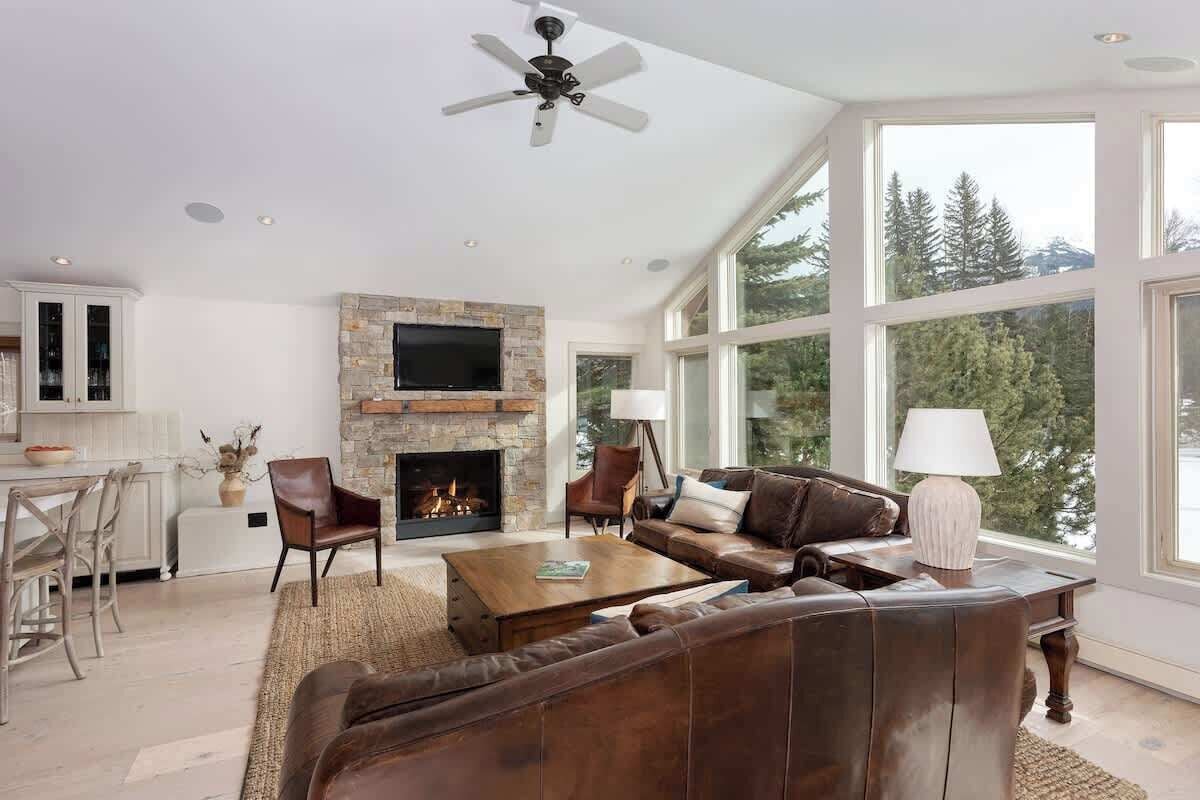 Smart TV, fireplace, offices