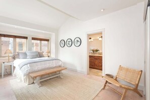 6 bedrooms, iron/ironing board, free WiFi, bed sheets