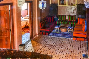 Interior - Authentic and pittoresque room for 3 people in Tamatert, Morocco (Tamatert)