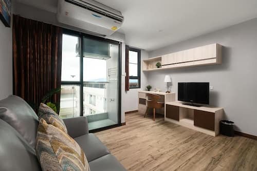 Family Room | Minibar, in-room safe, desk, free WiFi